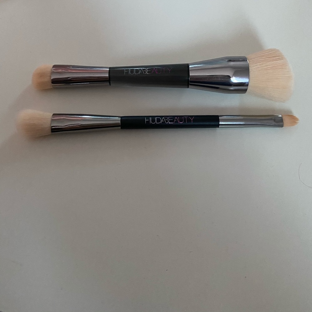 Selling two  Huda  beauty make up brushes